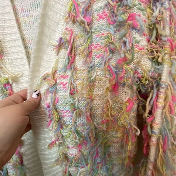 Fun fringe Sweater   - Picture 4 of 4